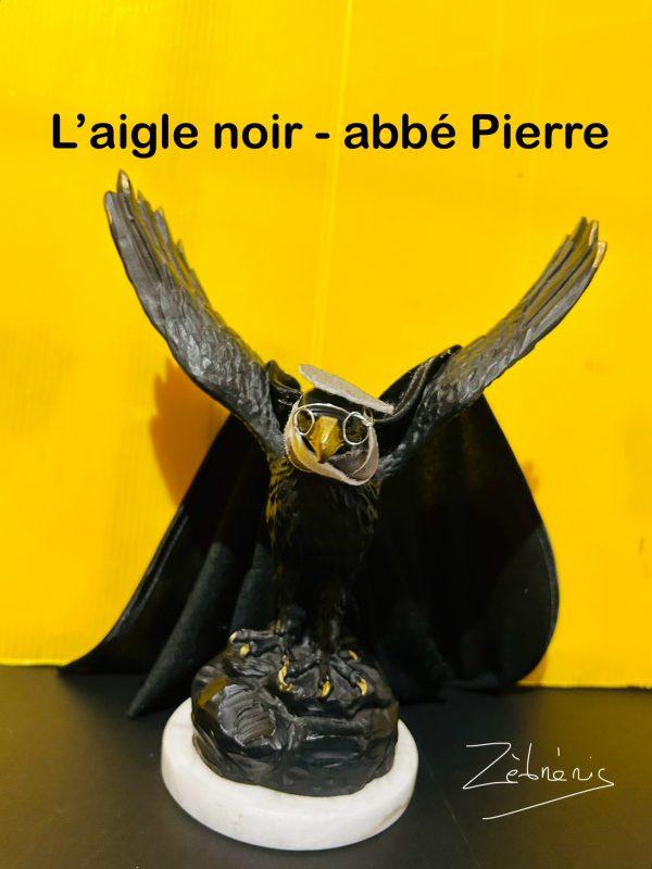 « L’abbé – prédateur » objet du dimanche N*434 – du #petitmuséerigolo de #zèbréric #portrait #AbbéPierre courage aux femmes et aux bénévoles d’ #emmaus