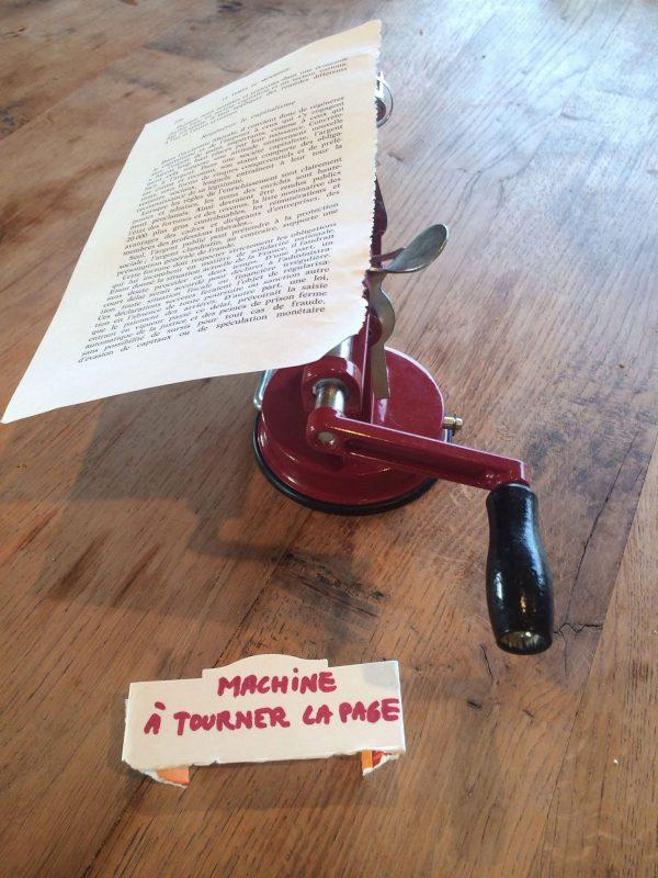 « Machine à tourner la page » objet rigolo du dimanche N*190/452 à usage multiple !