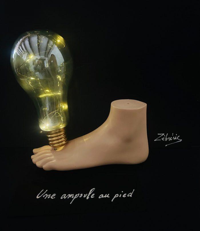 « Ampoule au pied » objet rigolo du dimanche N*470 du #petitmuséerigolo de #zèbréric – Dans 8 jours une grande nouvelle 🚀 avec votre soutien merci 🙏 d’avance !