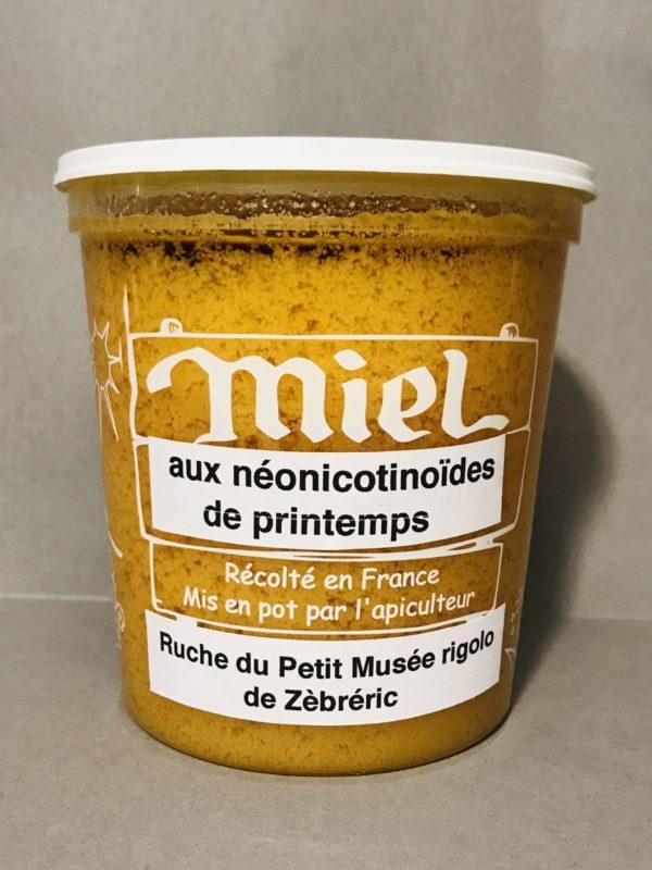 « Miel aux pesticides ? » objet rigolo du dimanche N*322. Aidez le petit musée rigolo en cliquant dans la rubrique Soutien