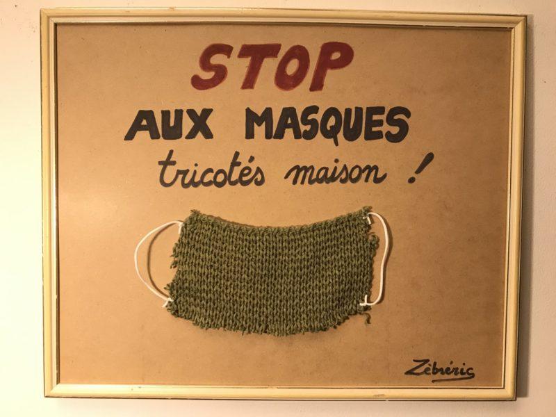« Une maille à l’endroit » objet N*334 du #petitmuséerigolo de #zebréric #masques #COVID19 #COVID #gestesbarrieres #coronavirus
