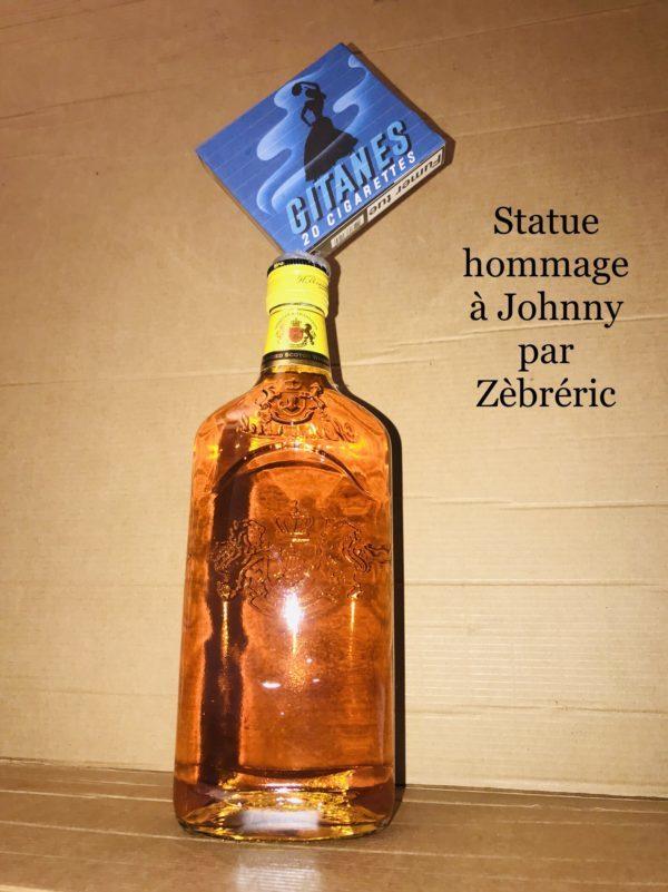 « Statue hommage à Johnny » objet rigolo du dimanche N*372 du #petitmuséerigolo de #zèbréric #JohnnyHallyday #hommage