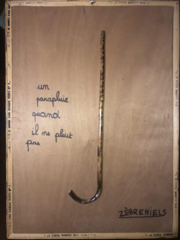 «Un drôle de parapluie » une idée de mon fils 7 ans : son premier tableau ! objet du dimanche N*390 du #petitmuséerigolo de #zèbréric avec #zèbreniels merci pour lui ! #parapluie #sècheresse